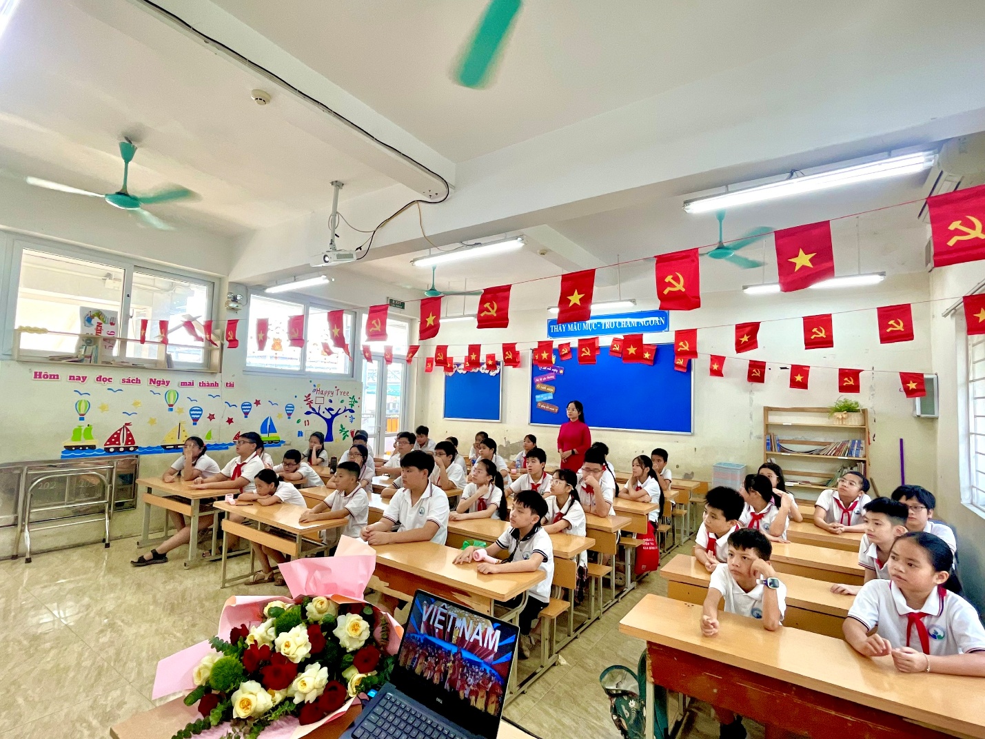 E:\ẢNH 5A6\1. KHAI GIẢNG\z6981223603393_03637330a7bd8e3881b20e2f95abf455.jpg