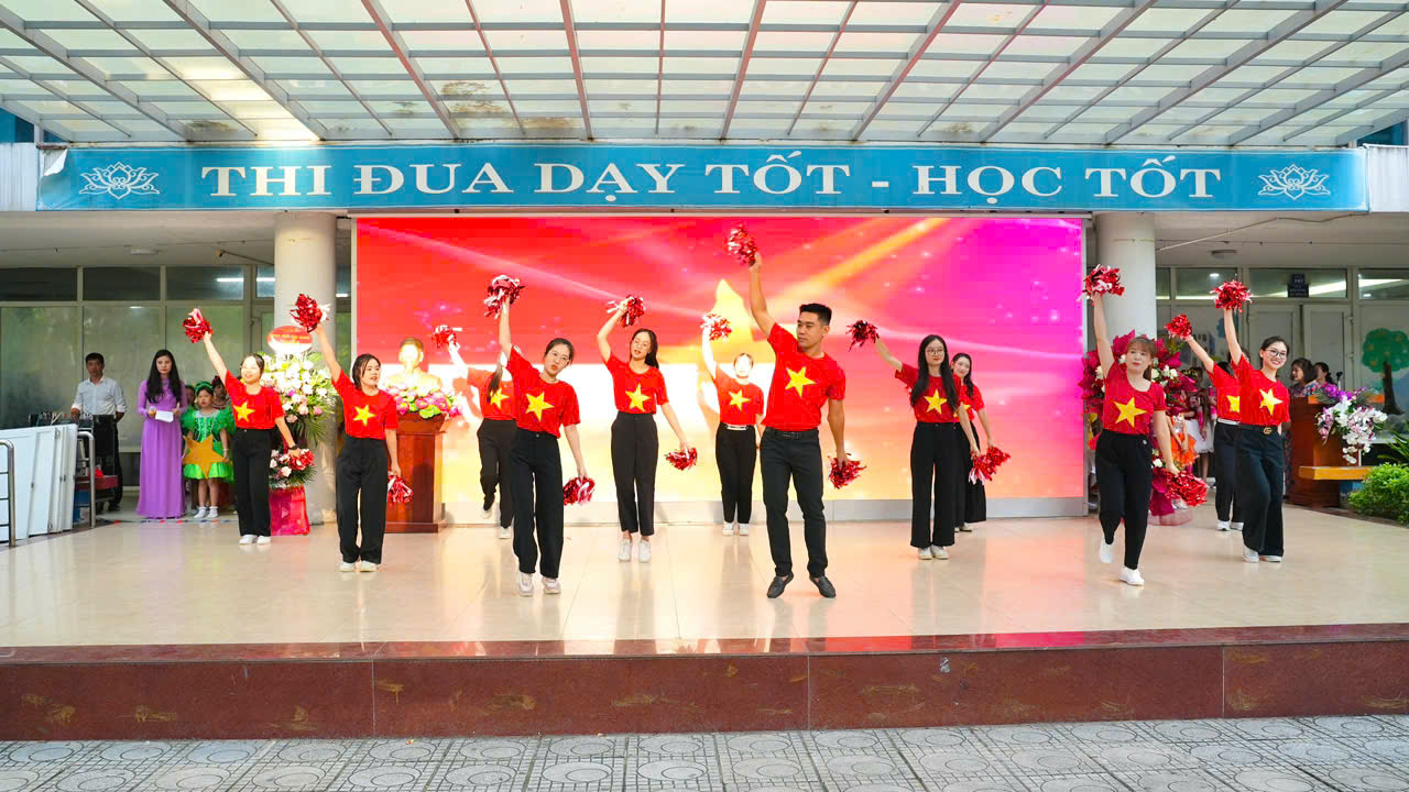 A group of people on a stage
Description automatically generated