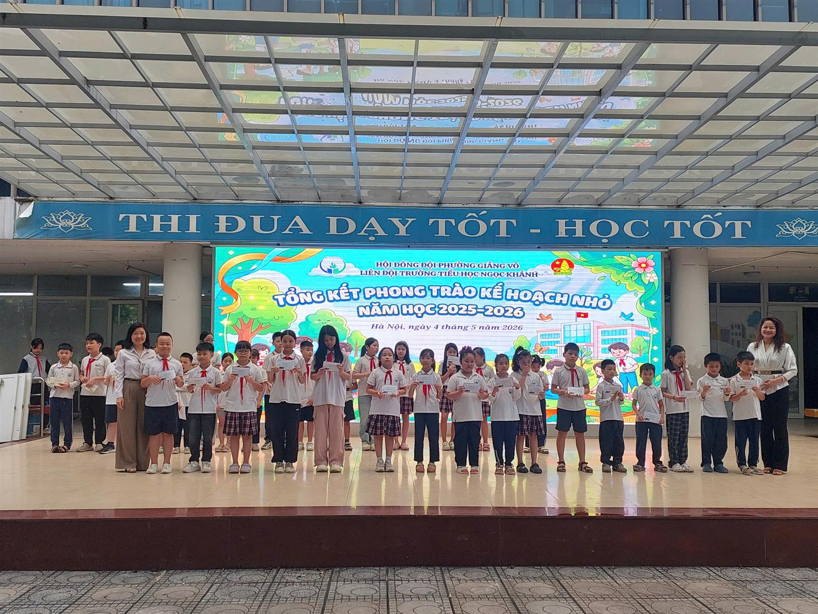 Học sinh lớp 3A6 tích cực tham gia thu gom Kế hoạch nhỏ đợt 2 năm học 2025 – 2026