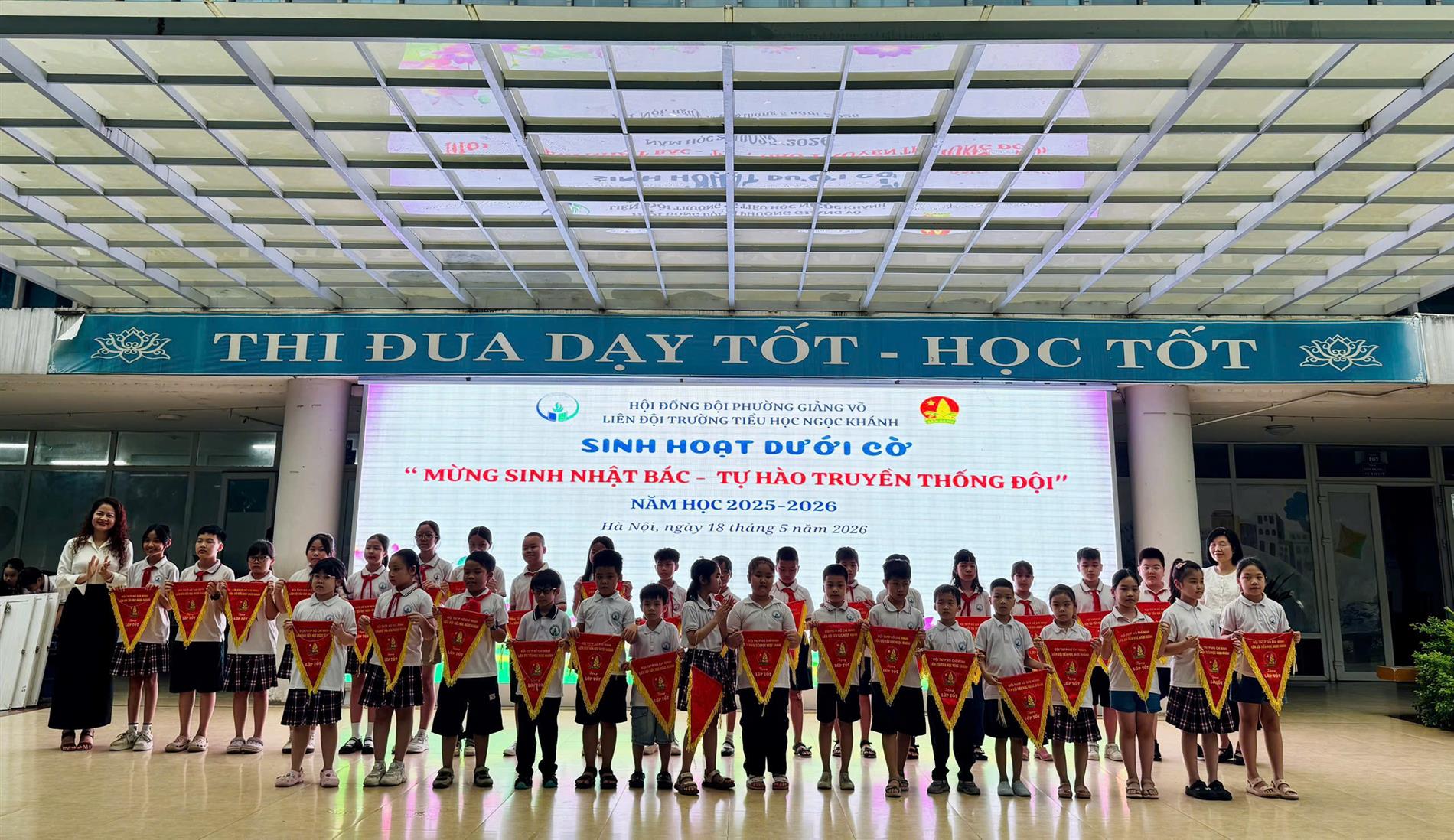 Lớp 3A2 với tiết SHDC "Mừng sinh nhật Bác - Tự hào truyền thống Đội"